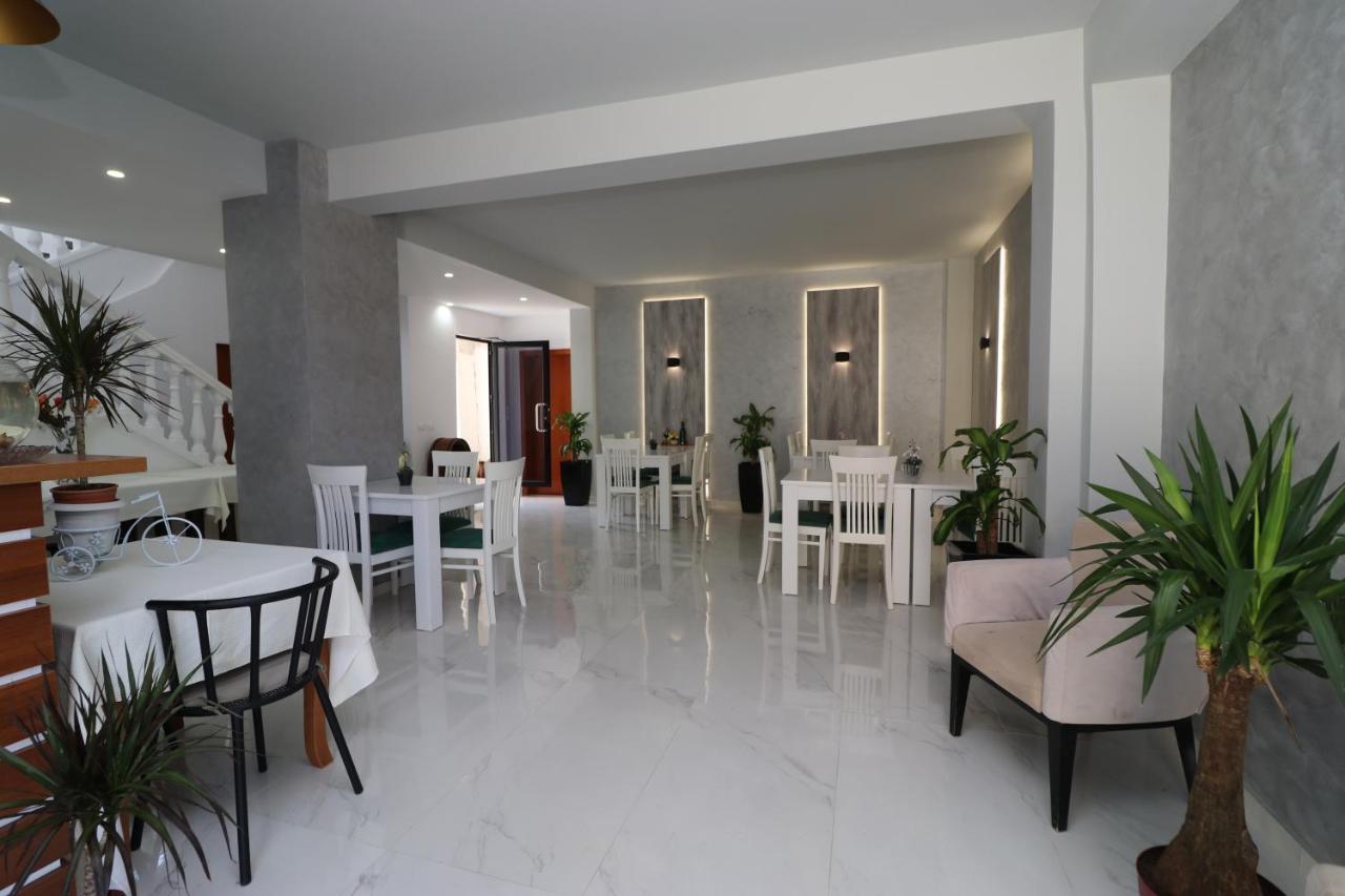 Hotel Kristal Vlorë Exterior foto