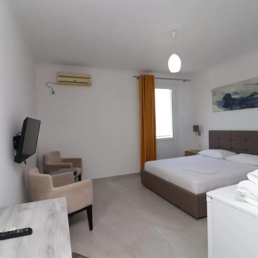 Hotel Kristal Vlorë Exterior foto
